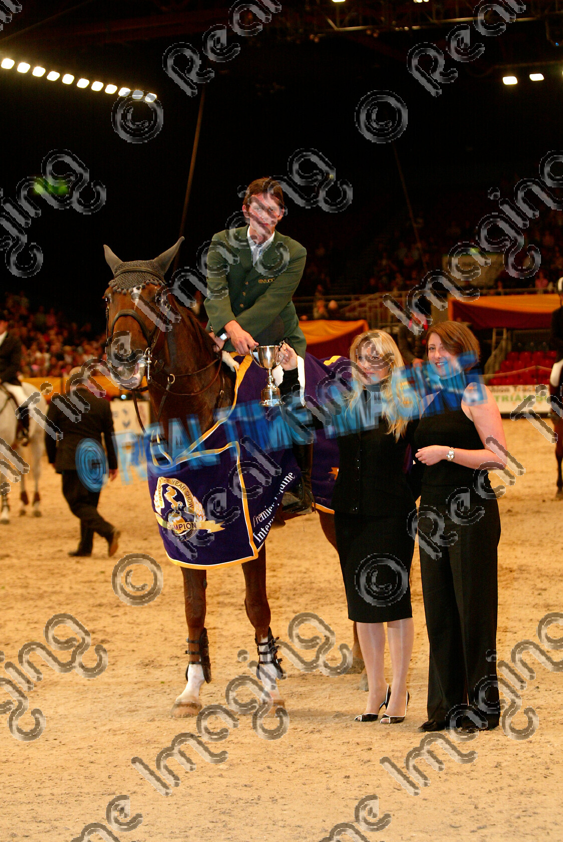 S05-67-T7-054 
 HOYS 2005: The Zinc Management Cup winner 
 Keywords: horse of the year show 2005 05 hoys saturday 15 10 october 21 Zinc Management Cup winner 95 Intermission Billy Twomey chestnut mare standing presentation rug trophy rosette showjumping showjumper