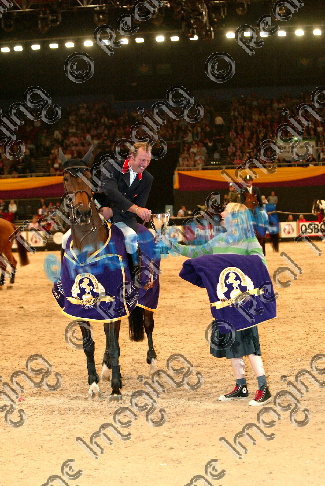 S05-67-T5-037 
 HOYS 2005: The Xerox Special Event Services Cup winner 
 Keywords: horse of the year show 2005 05 hoys saturday 15 10 october 20 Xerox Special Event Services Cup winner 9 Marleen Geoff Luckett bay mare standing presentation rug trophy rosette showjumping showjumper