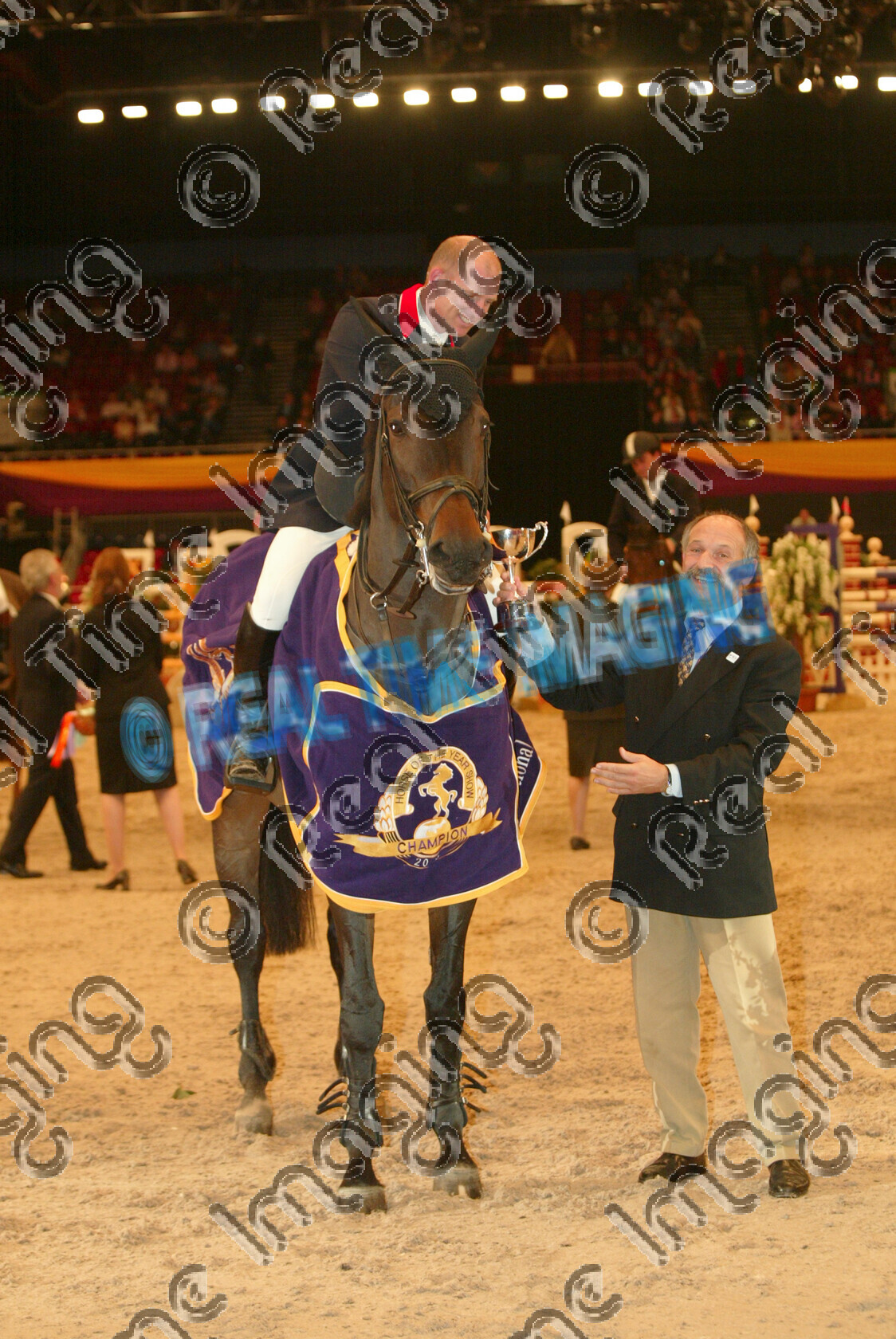 S05-65-T7-047 
 HOYS 2005: Grandstand Media Cup Winner 
 Keywords: horse of the year show 2005 05 hoys october showjumping showjumper 10 13 standing presentation rug trophy rosette15 Grandstand Media Cup winner 47 lucy may robert bevis bay mare thursday